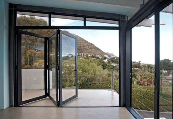 cửa nhôm kính xếp gập